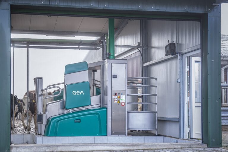 GEA R9500 MILKING ROBOT